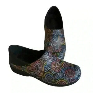 Crocs Triple Comfort‎ Tie Dye Clog, Nurse Clog Size W9